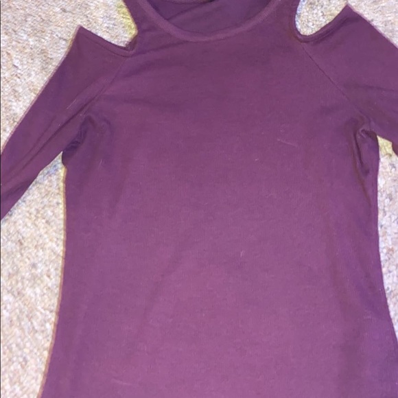 cropped tee with open shoulder - Picture 2 of 3